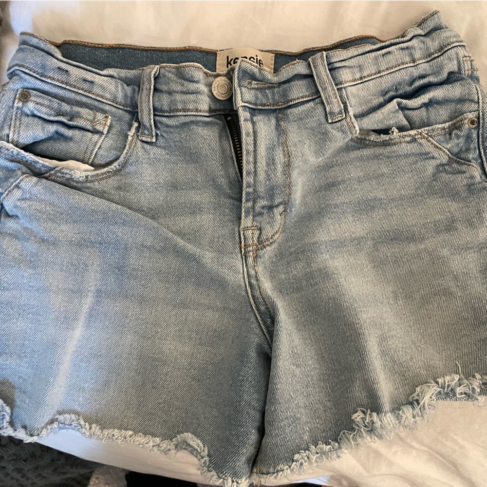 Kenzie Jean shorts light wash size 2